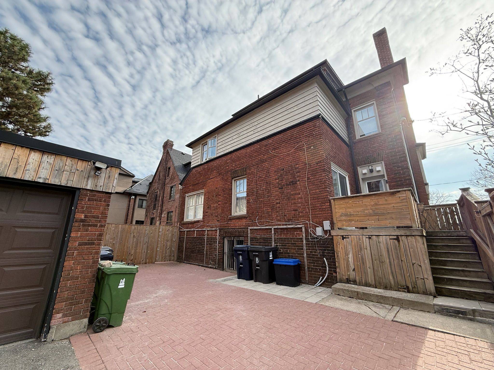 31 Oriole Pkwy, Toronto C02, ON M4V 2C9