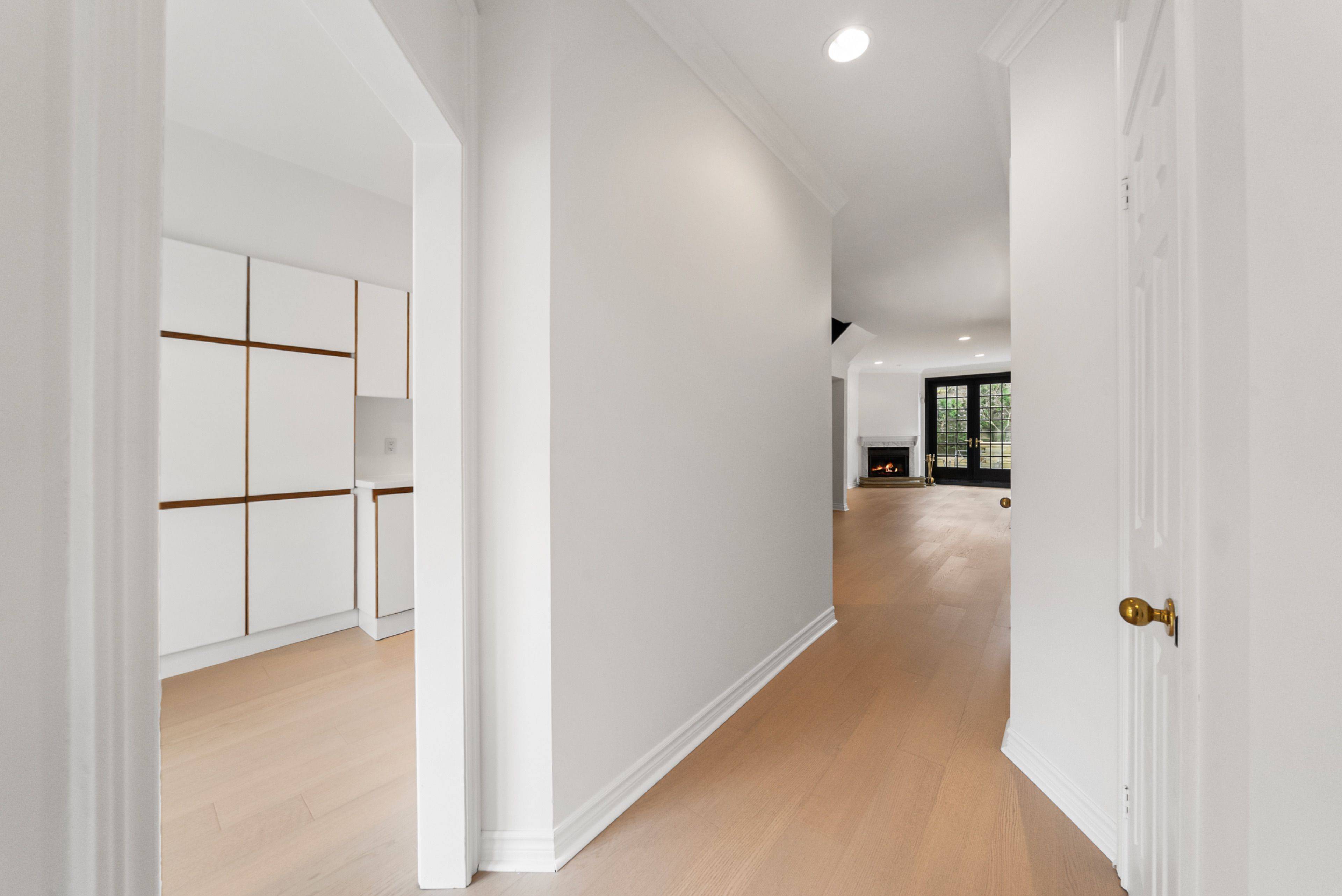 10 Gibson AVE, Toronto C02, ON M5R 1T5