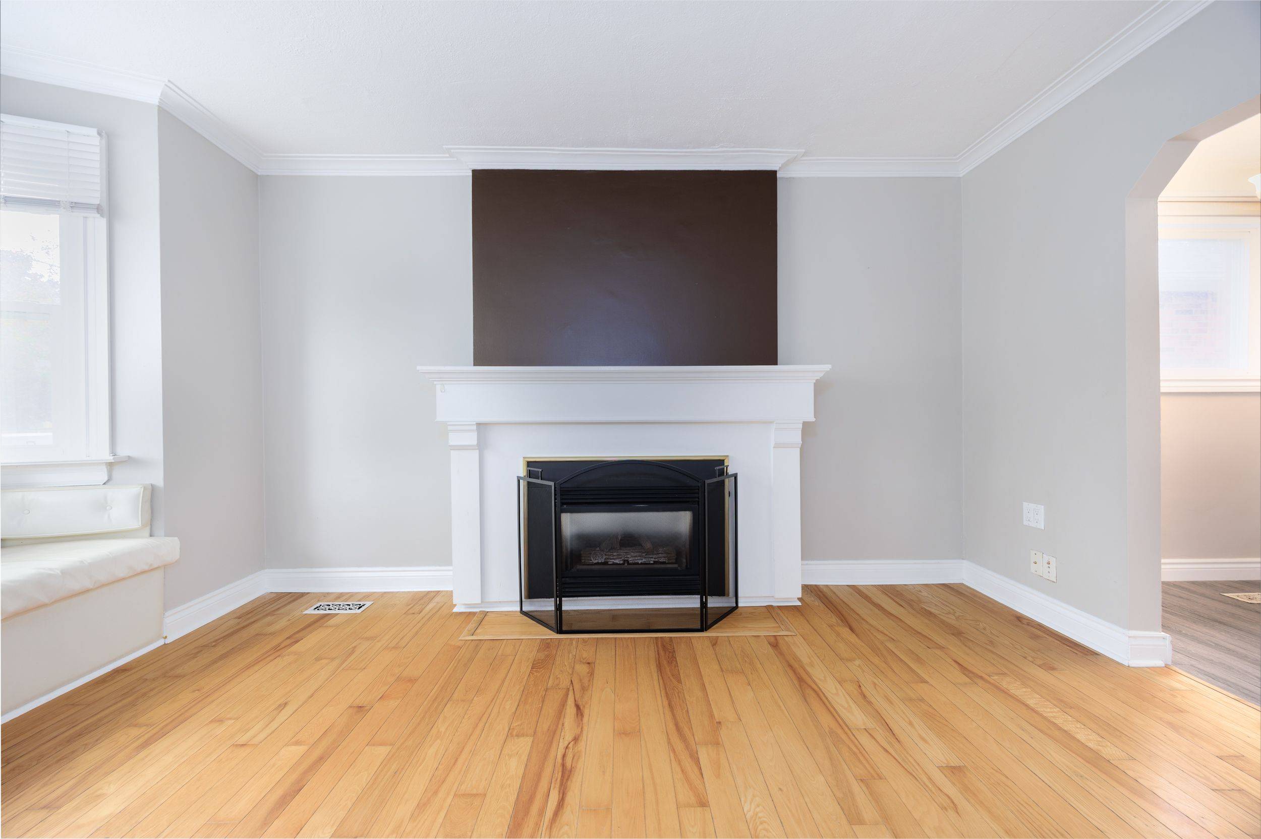 651 Cosburn AVE, Toronto E03, ON M4C 2V1