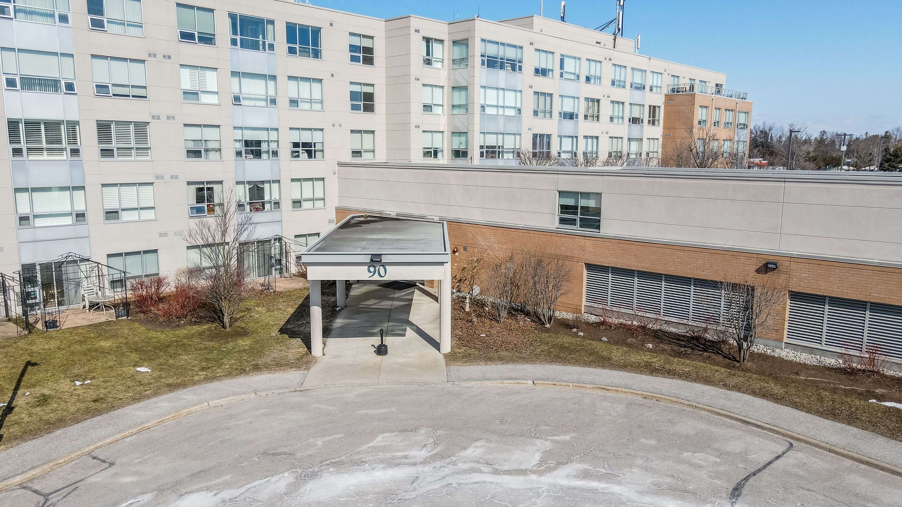 94 Dean AVE #417, Barrie, ON L4N 0M3