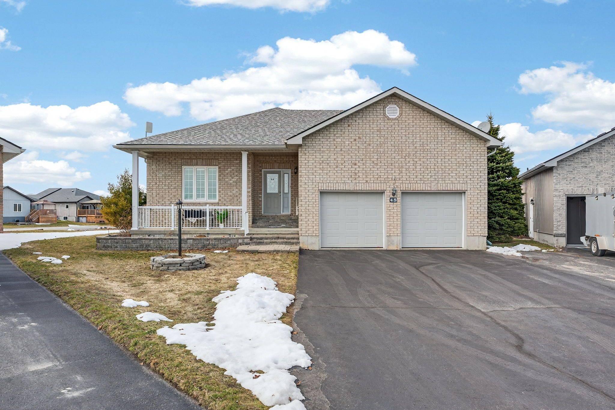 45 Maplehurst CRES, Prince Edward County, ON K0K 3L0