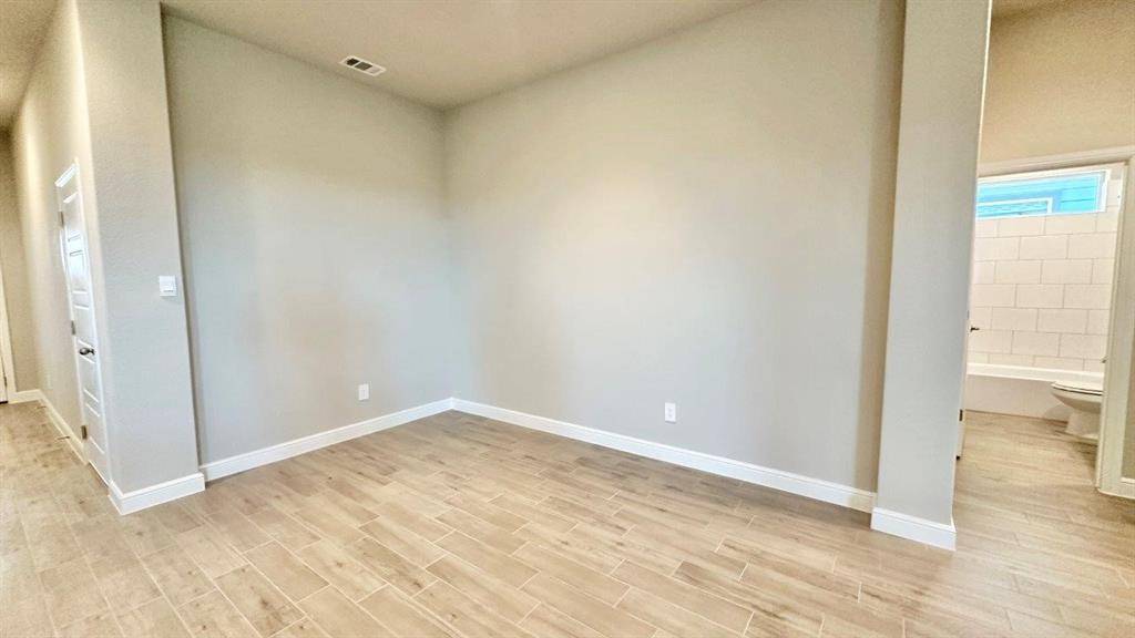 10624 ZIRCON Lane, Fort Worth, TX 76036