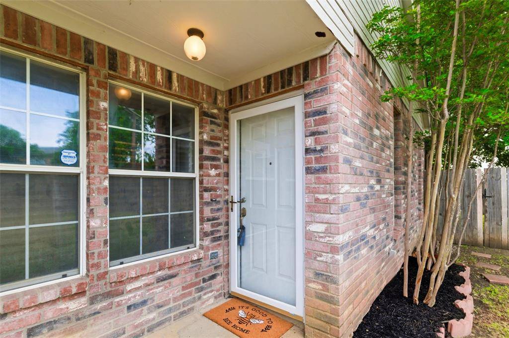 1001 Brenner Court, Arlington, TX 76017