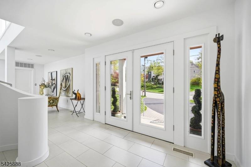 28 Glen Ct, Pompton Lakes Boro, NJ 07442