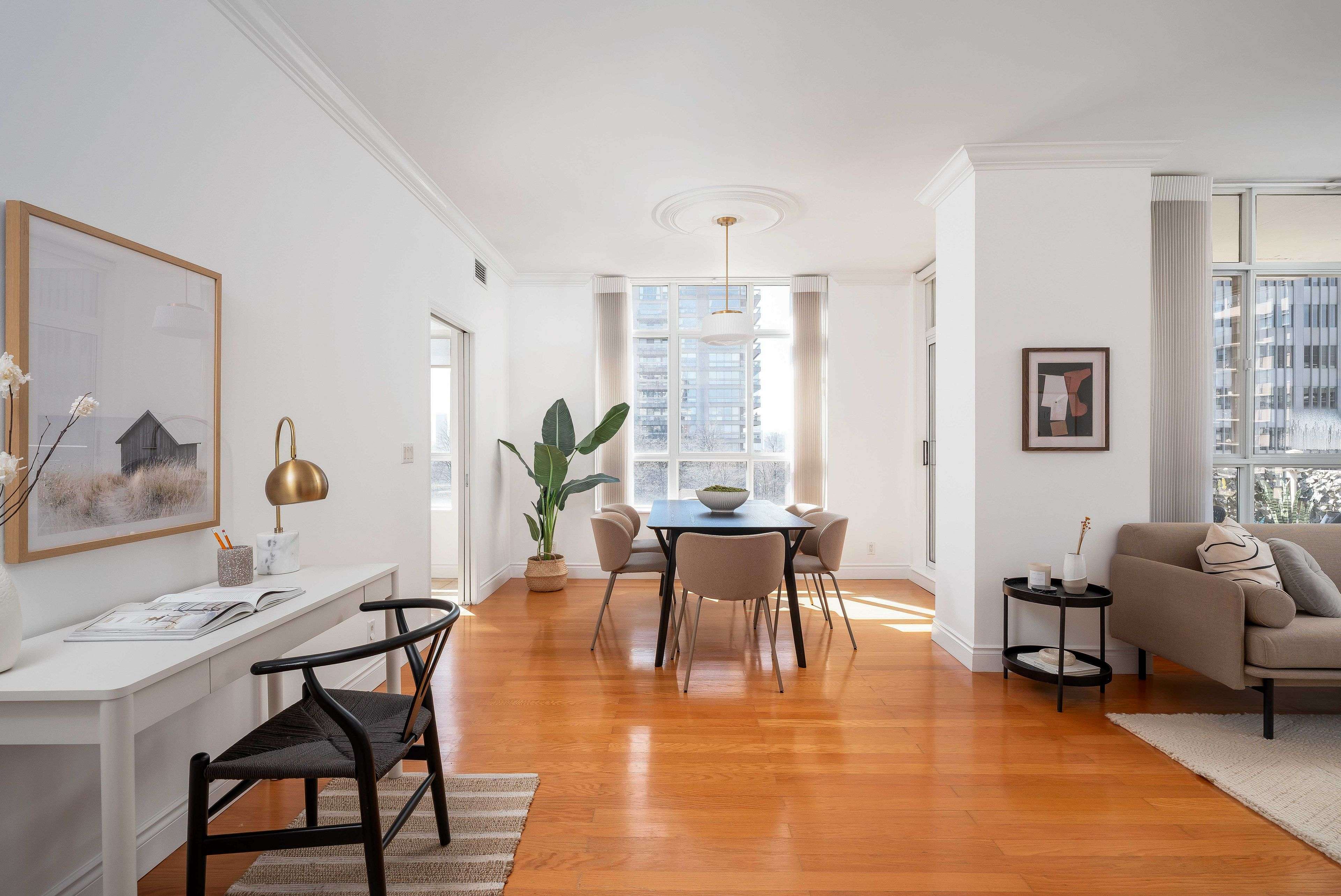 1 Deer Park CRES #805, Toronto C02, ON M4V 3C4