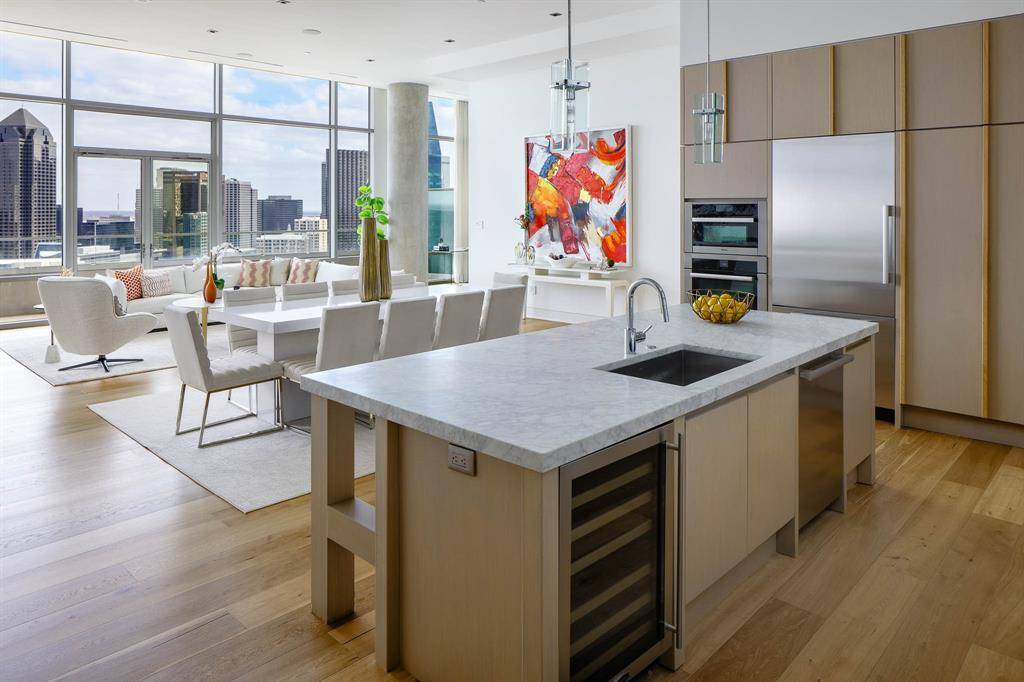 2430 Victory Park Lane #3203, Dallas, TX 75219