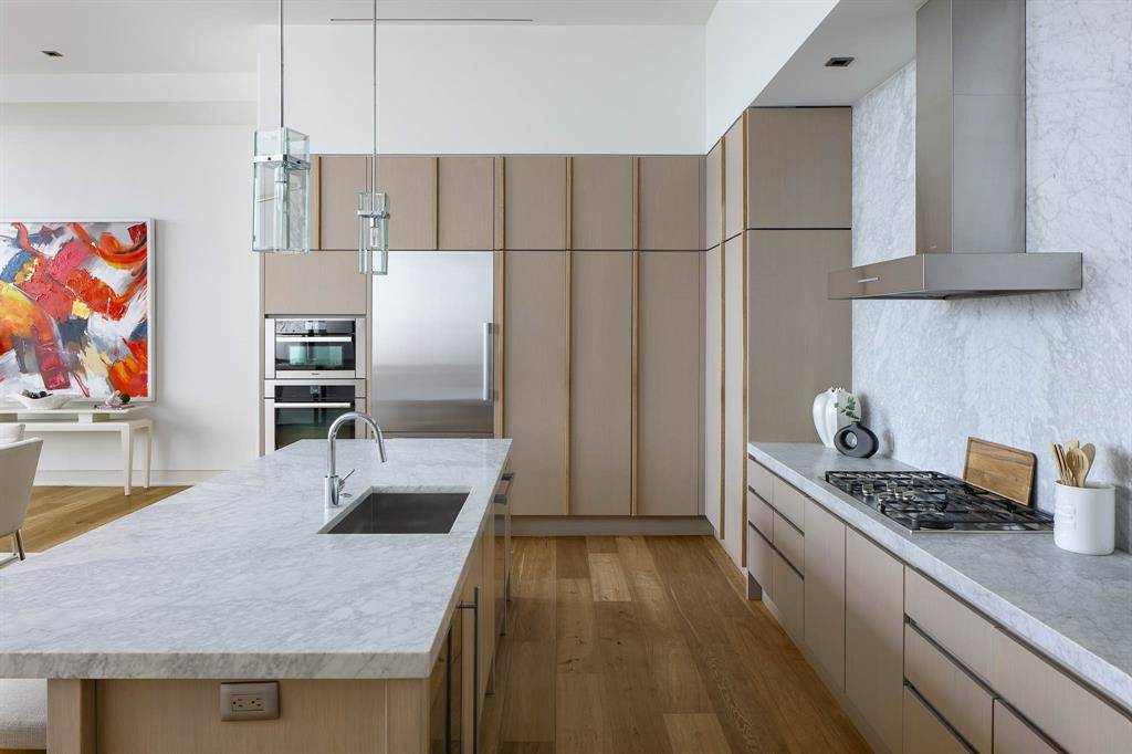 2430 Victory Park Lane #3203, Dallas, TX 75219