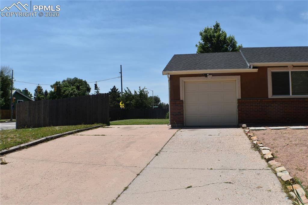 4585 Gatewood DR, Colorado Springs, CO 80916