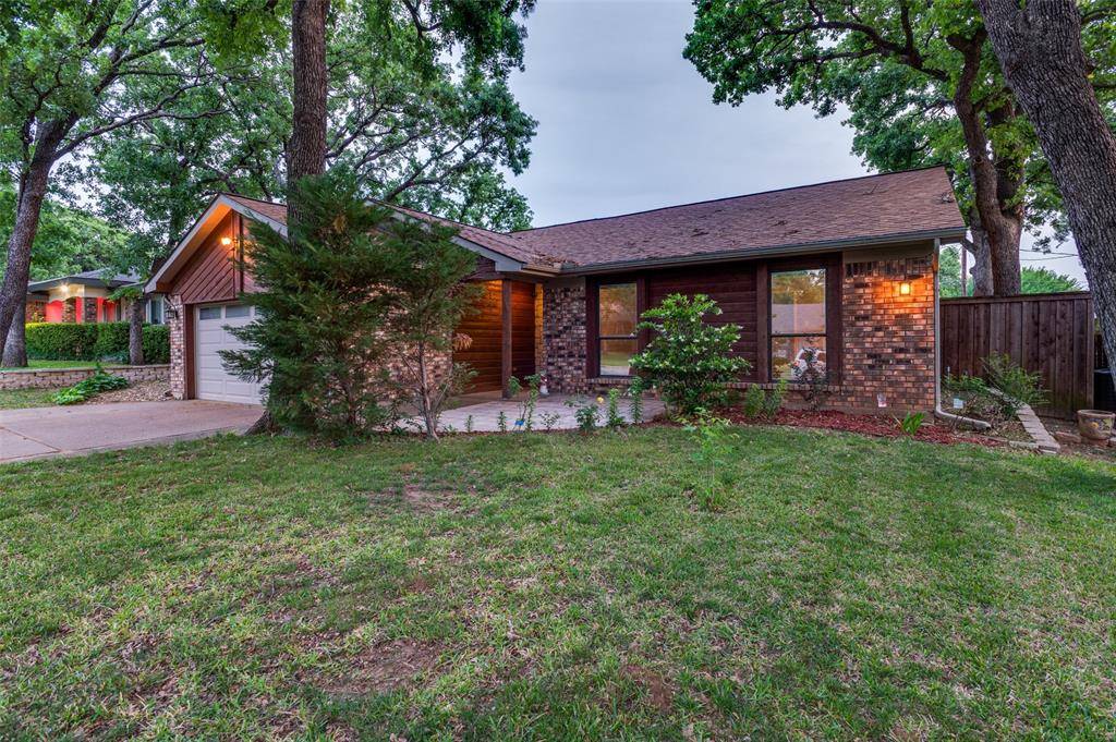 2116 Rainwood Court, Arlington, TX 76017