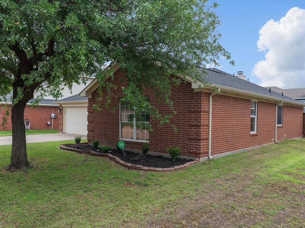 1821 Kingsbrook Trail, Fort Worth, TX 76120