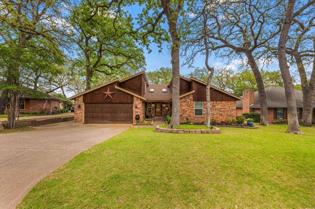 826 Lake Forest Court, Grapevine, TX 76051