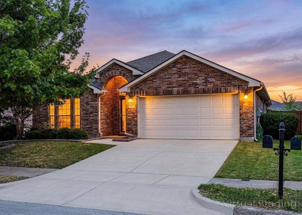 2048 Lake Trail Drive, Heartland, TX 75126