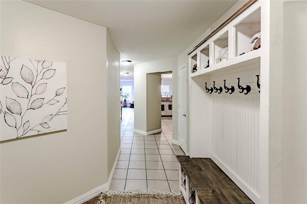 2048 Lake Trail Drive, Heartland, TX 75126