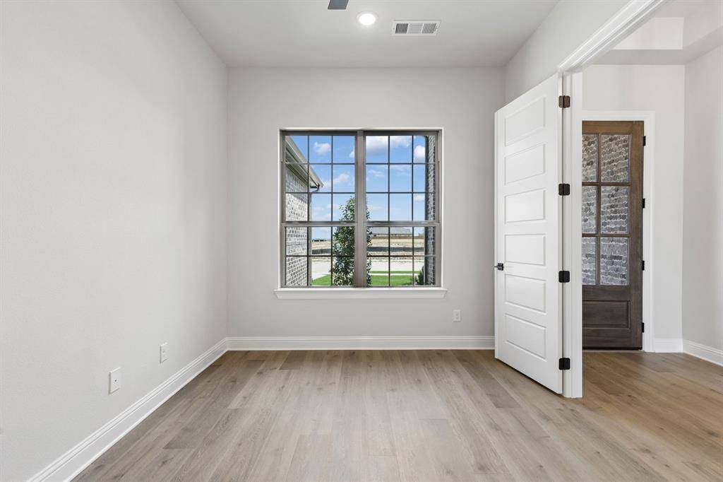 201 Cross Timbers Street, Azle, TX 76020