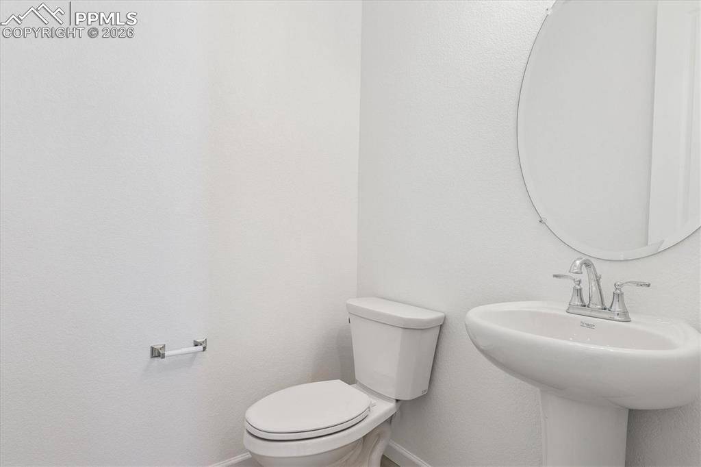 3306 Bella Notte DR, Pueblo, CO 81001