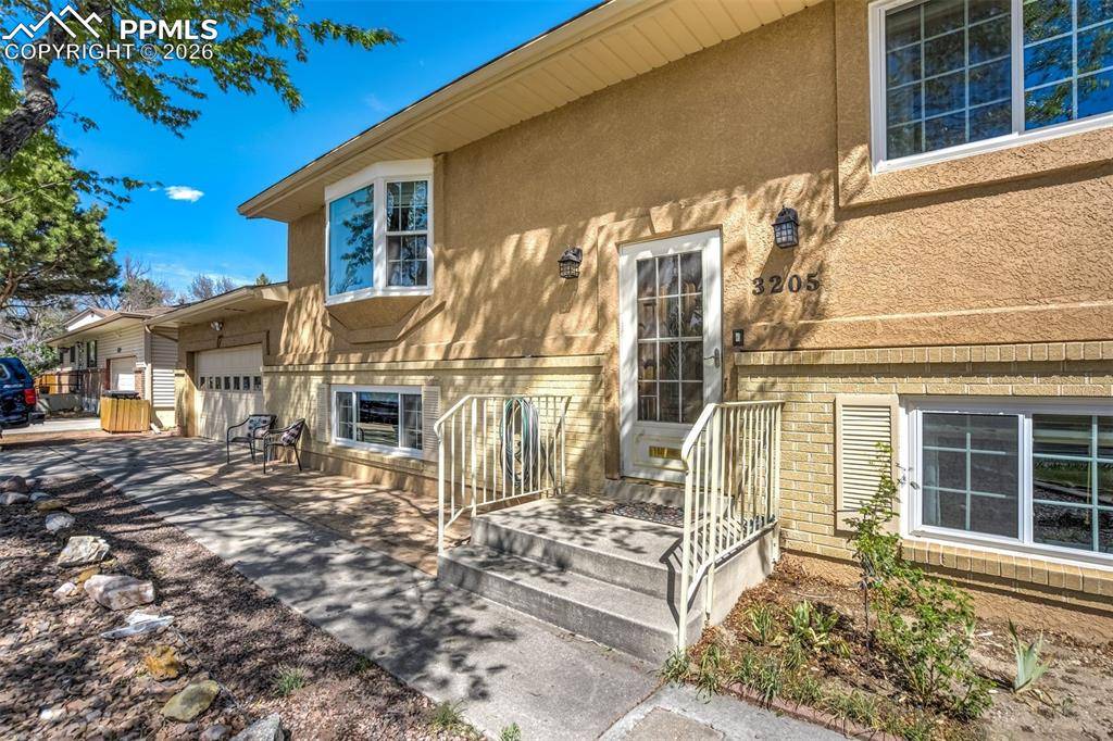 3205 Raindrop DR, Colorado Springs, CO 80917