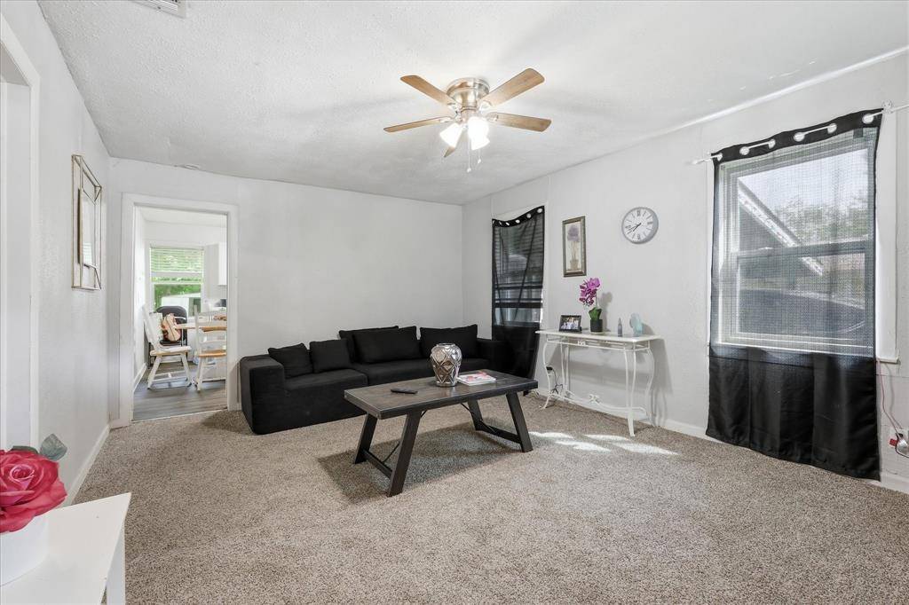 305 Claude Avenue, Cleburne, TX 76031