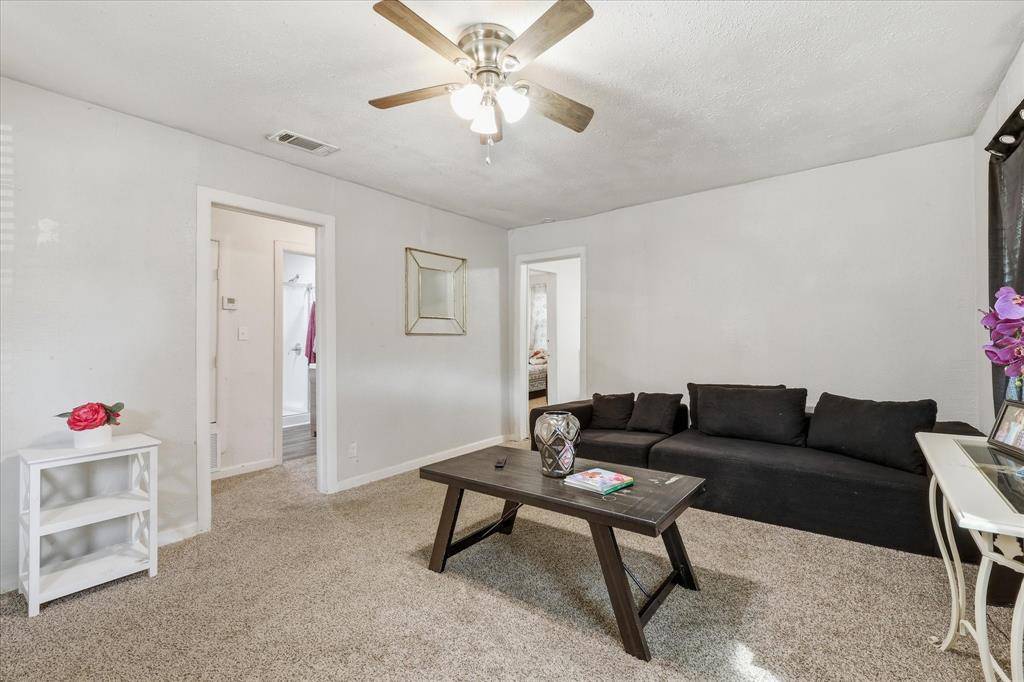 305 Claude Avenue, Cleburne, TX 76031