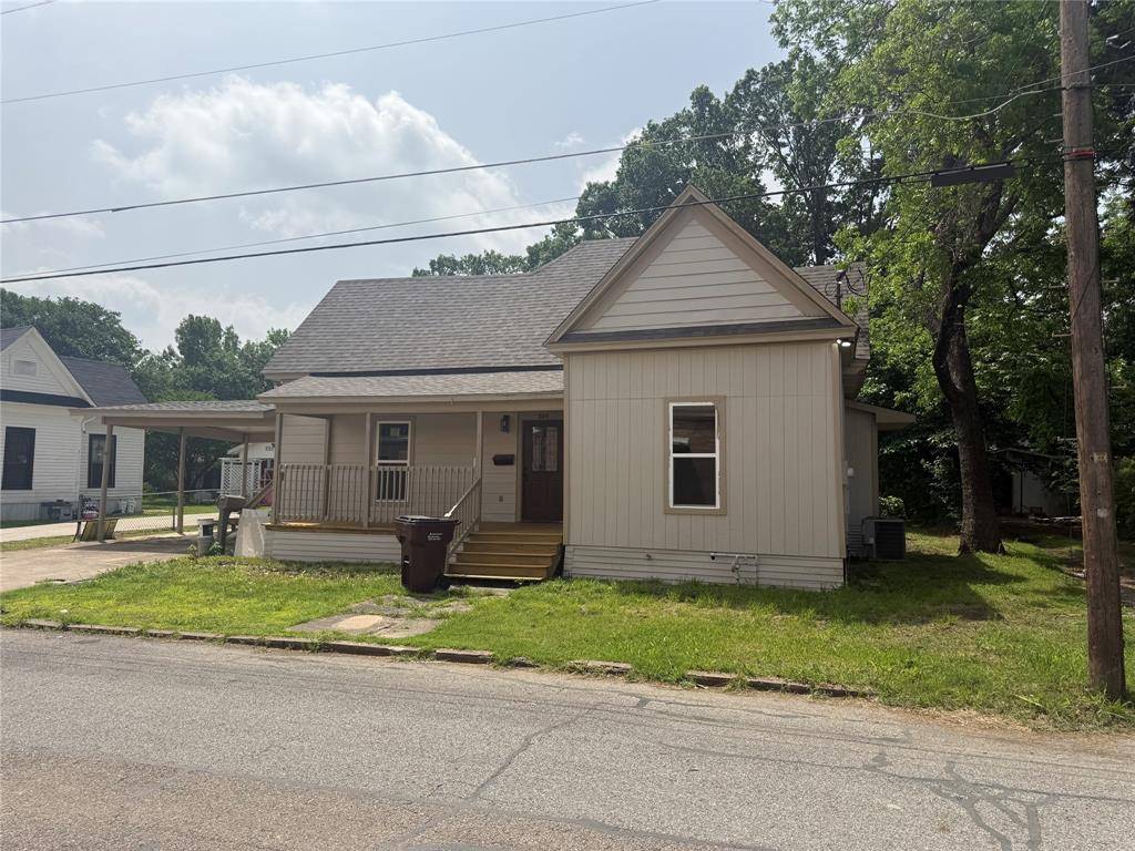 309 W 8th Street, Bonham, TX 75418