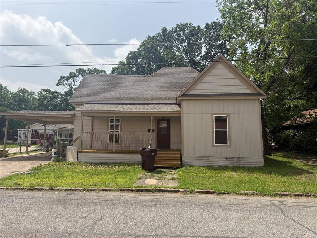 309 W 8th Street, Bonham, TX 75418