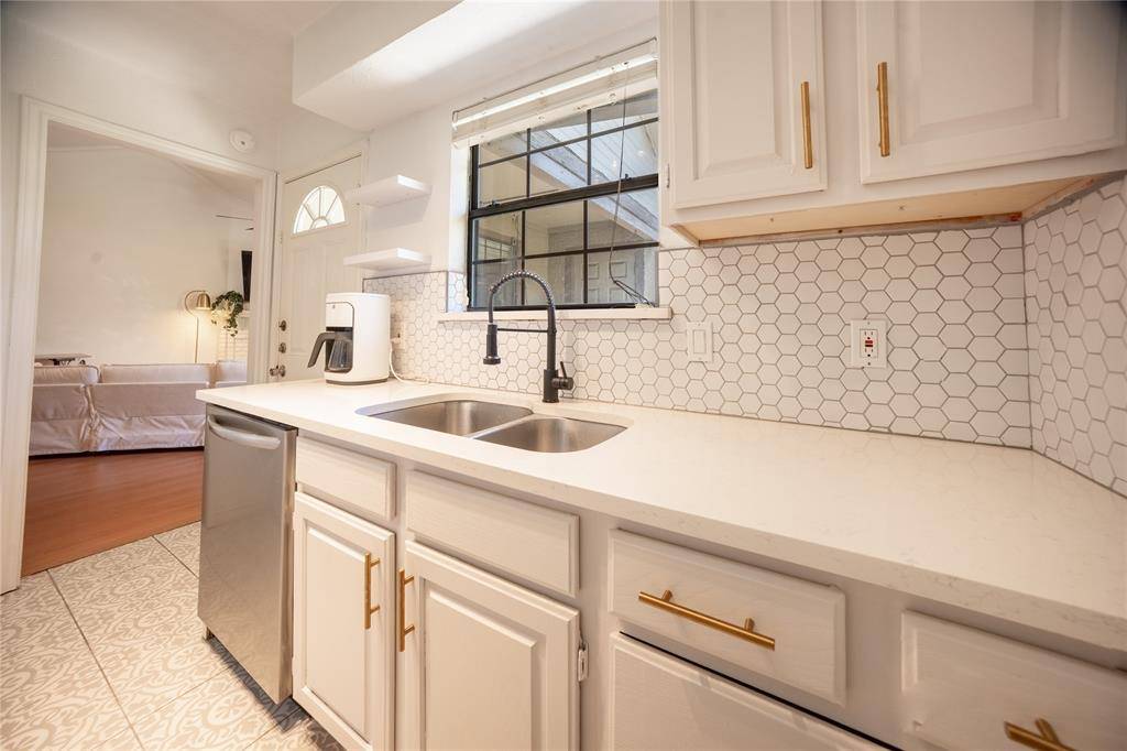 2835 Keller Springs Road #808, Carrollton, TX 75006