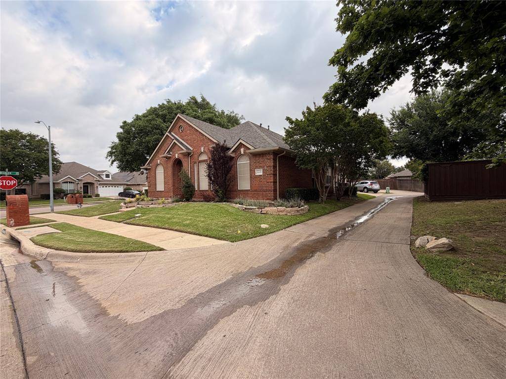 8640 Woodcreek Drive, Irving, TX 75063