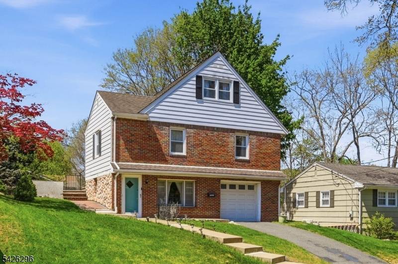 31 Dacotah Ave, Oakland Boro, NJ 07436