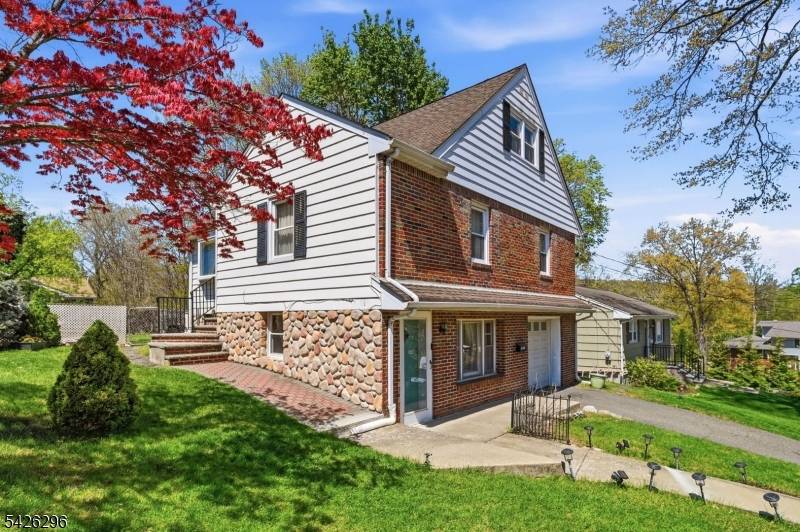 31 Dacotah Ave, Oakland Boro, NJ 07436