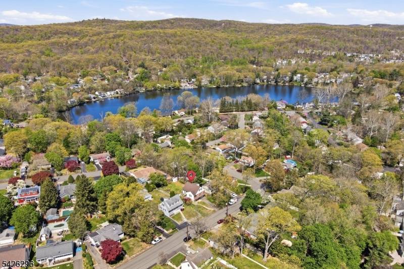 31 Dacotah Ave, Oakland Boro, NJ 07436