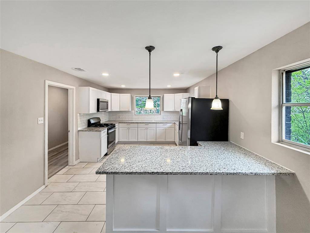 1717 Globe Avenue, Blue Mound, TX 76131