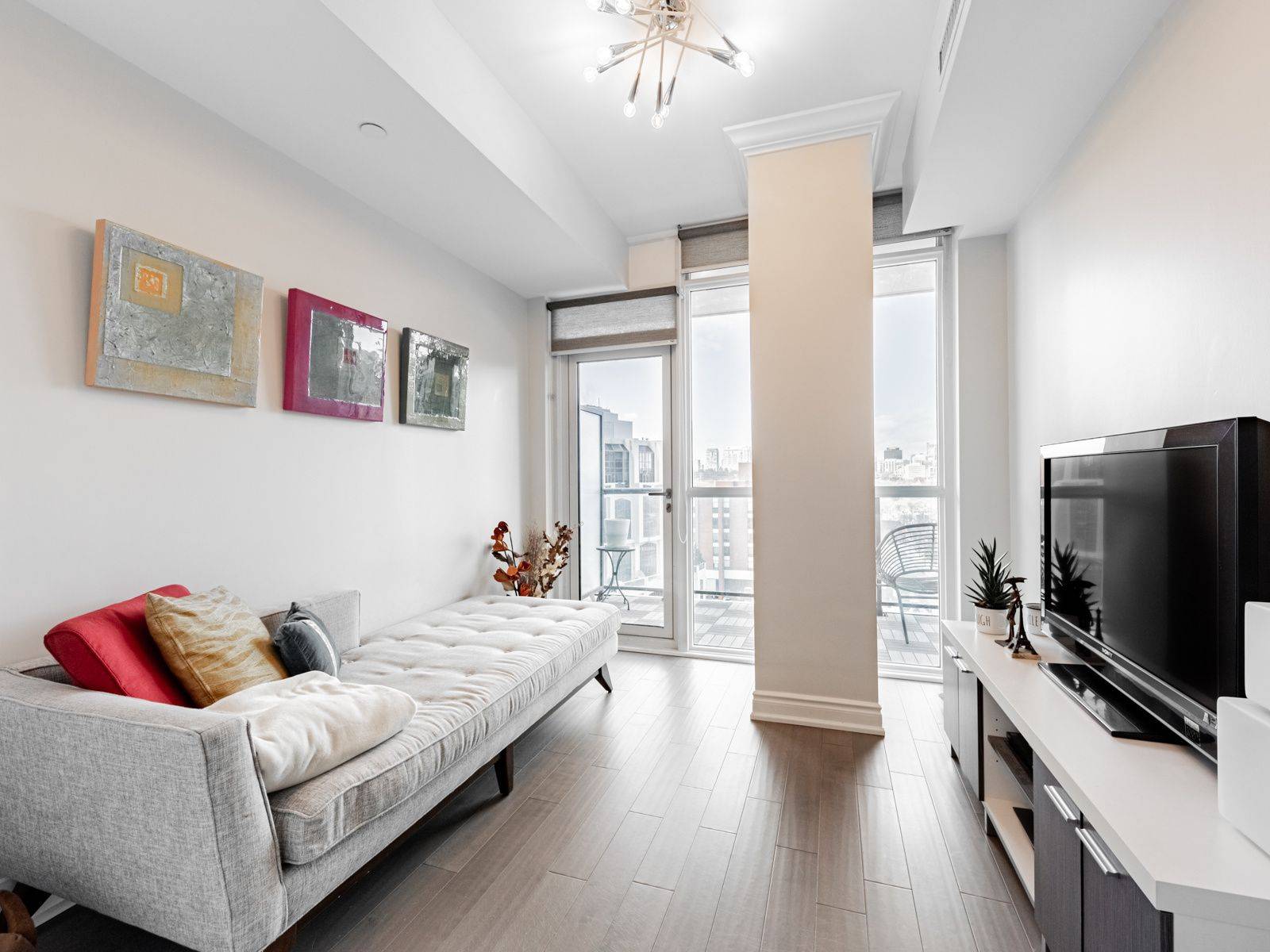 32 Davenport RD #803, Toronto C02, ON M5R 0B5