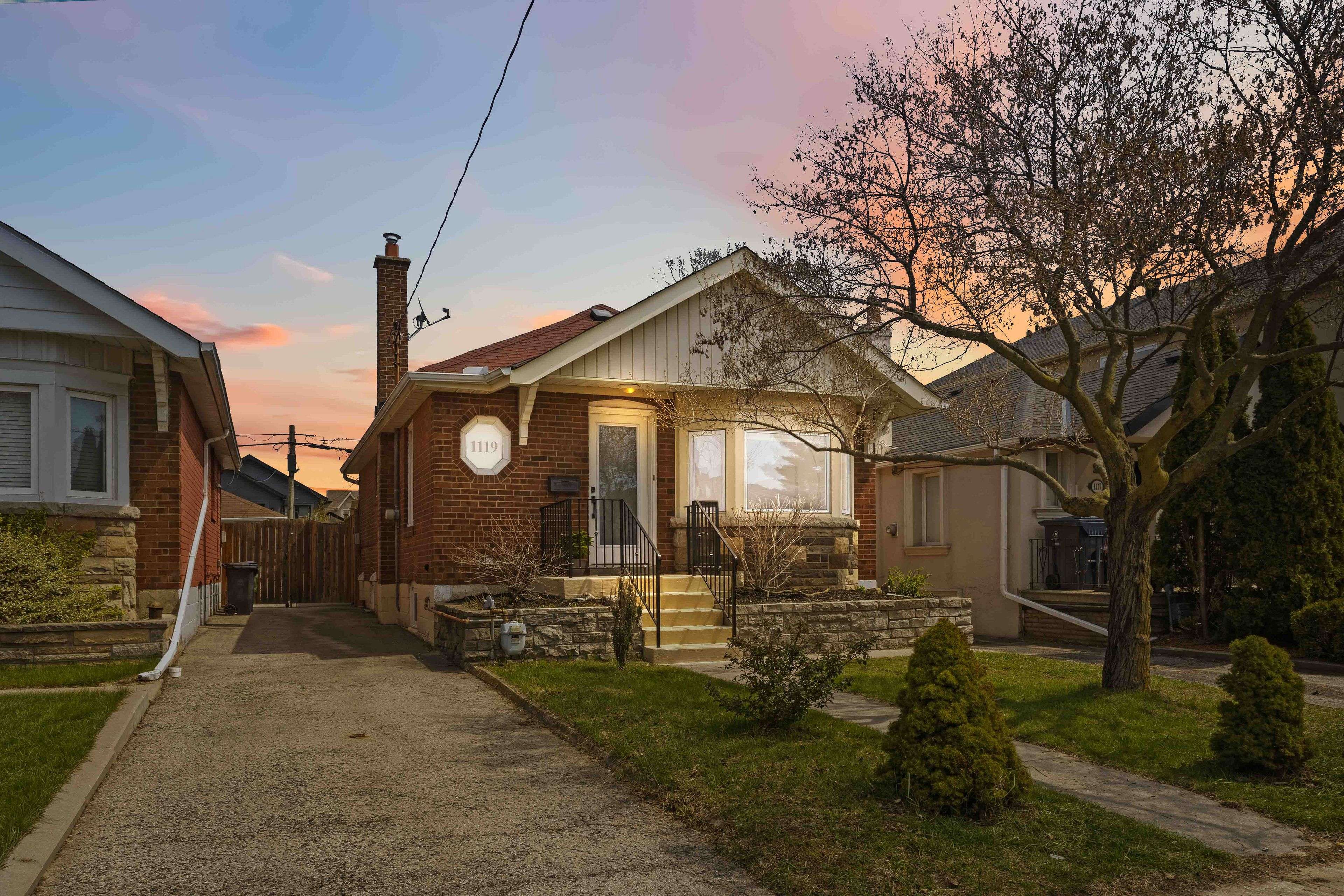 1119 Greenwood AVE, Toronto E03, ON M4J 4E5