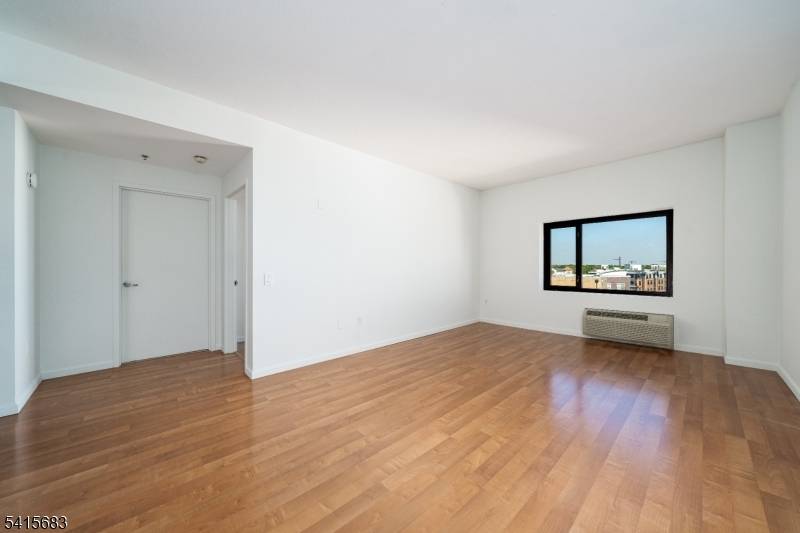 1 Carriage City Plz #705, Rahway City, NJ 07065