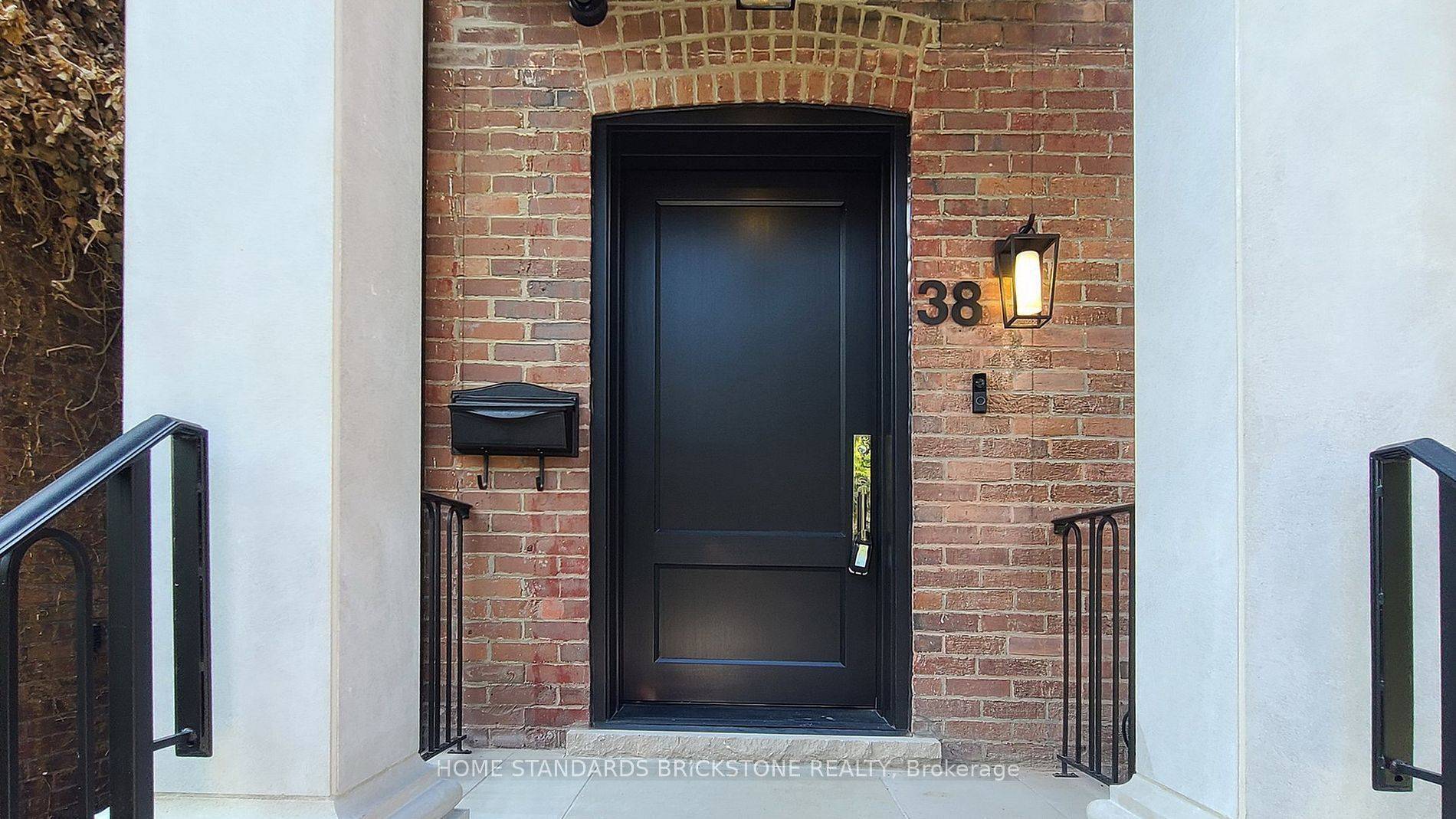 38 Elgin AVE, Toronto C02, ON M5R 1G6