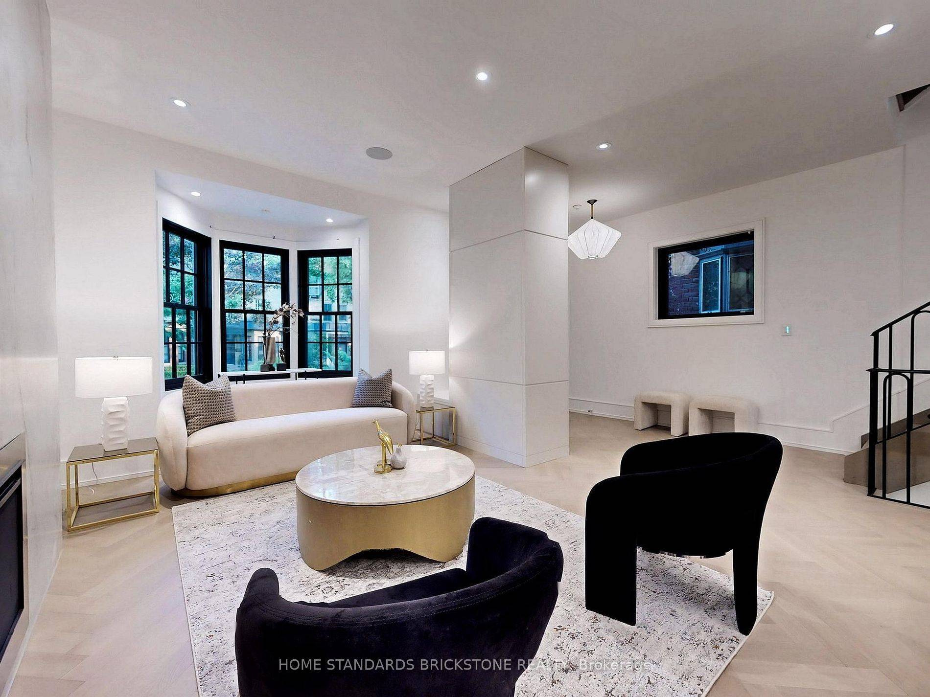 38 Elgin AVE, Toronto C02, ON M5R 1G6