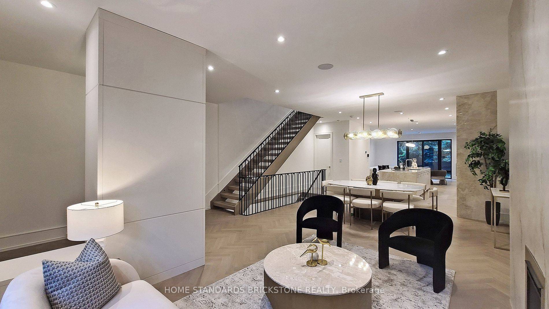 38 Elgin AVE, Toronto C02, ON M5R 1G6