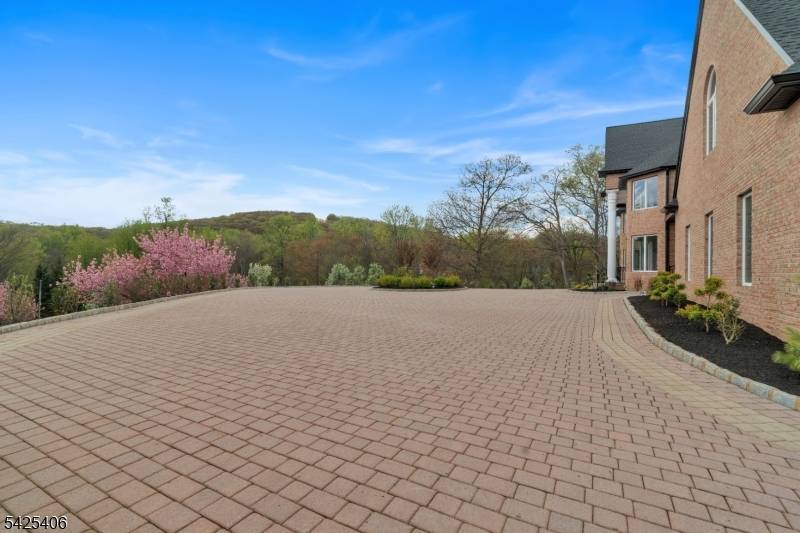 19 Amira Ln, Kinnelon Boro, NJ 07405