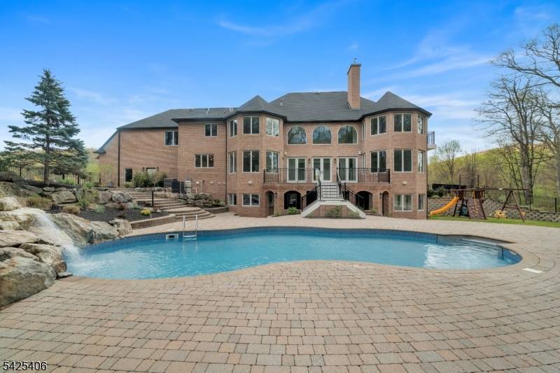 19 Amira Ln, Kinnelon Boro, NJ 07405