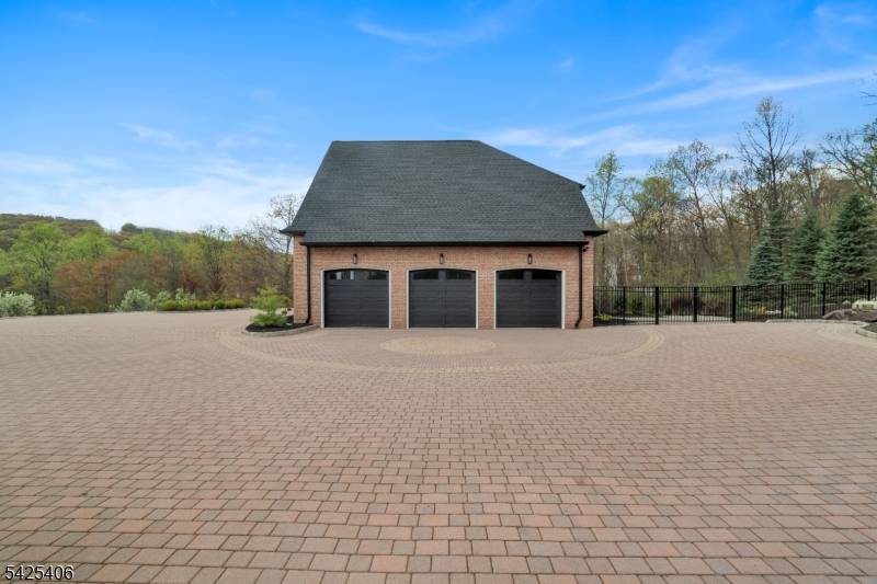 19 Amira Ln, Kinnelon Boro, NJ 07405