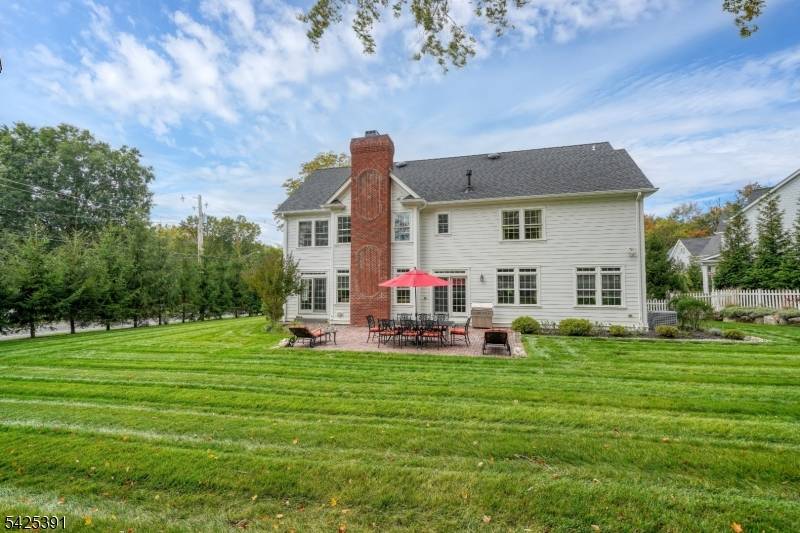 5 Meadow Ct, Madison Boro, NJ 07940