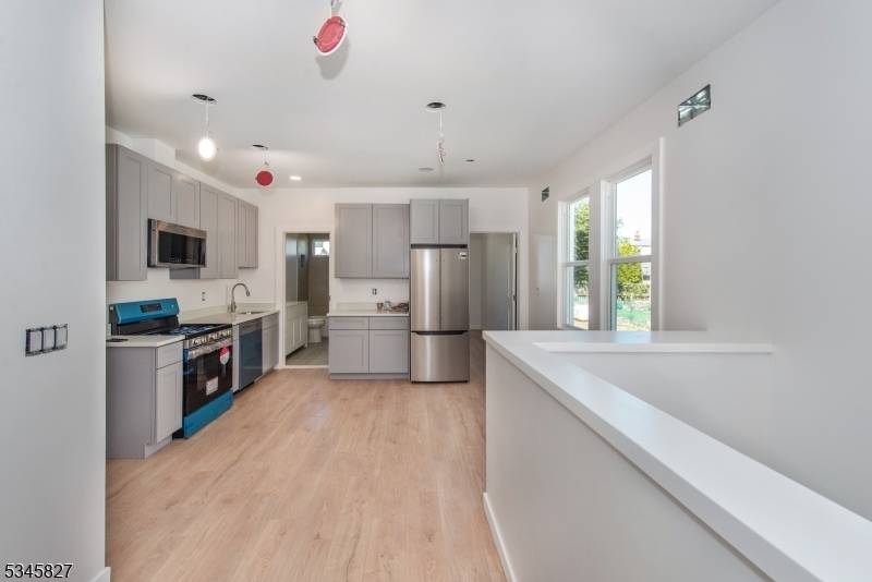 30 Bowdoin St #4, Clifton City, NJ 07013