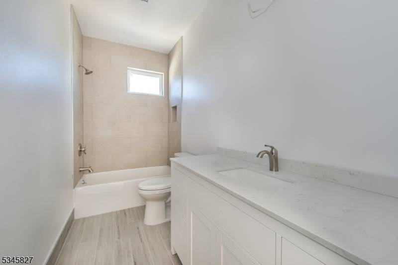 30 Bowdoin St #4, Clifton City, NJ 07013