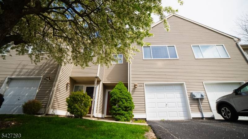 343 Falcon Ridge Way, Hamburg Boro, NJ 07419