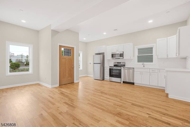 532 Ringwood Ave, Wanaque Boro, NJ 07465