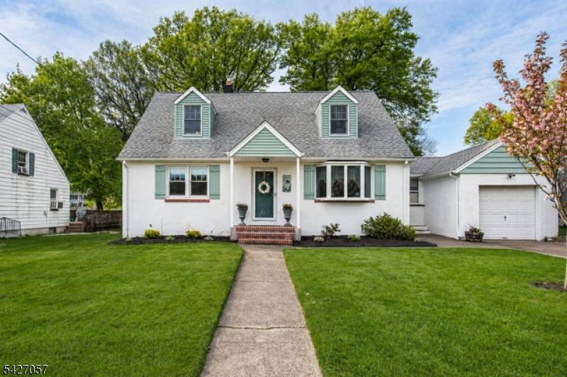 31 Stanley Ct, North Haledon Boro, NJ 07508