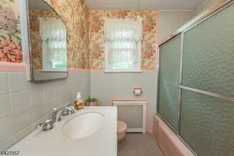 31 Stanley Ct, North Haledon Boro, NJ 07508