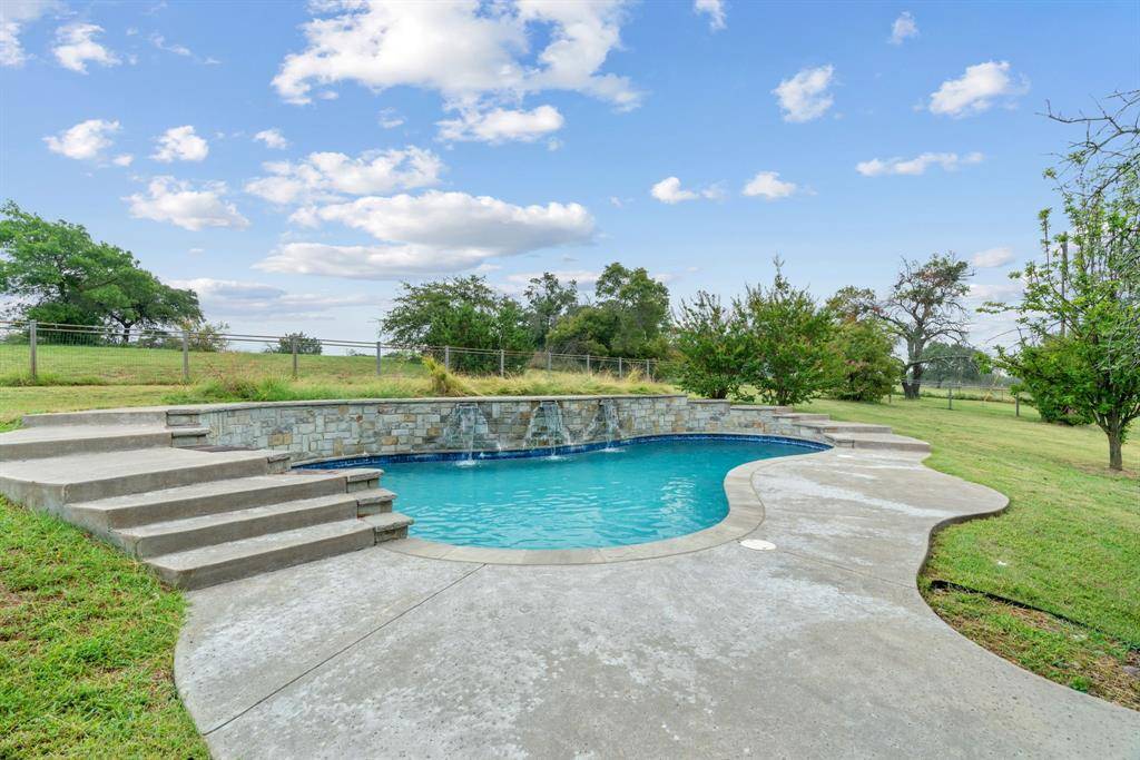 217 Naibara Trail, Weatherford, TX 76088