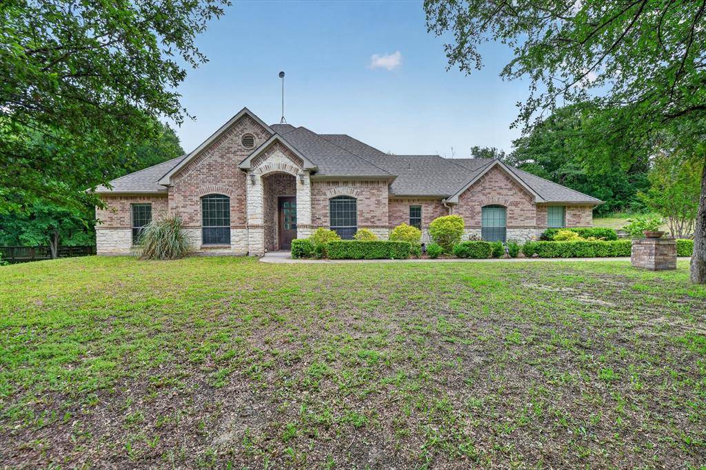 141 N Natural Spring Lane, Azle, TX 76020