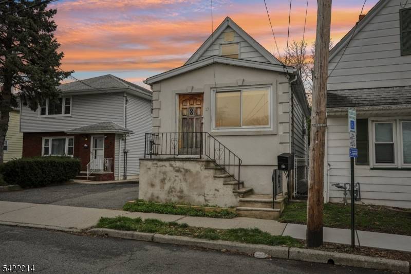 17 Emma Pl, Clifton City, NJ 07013