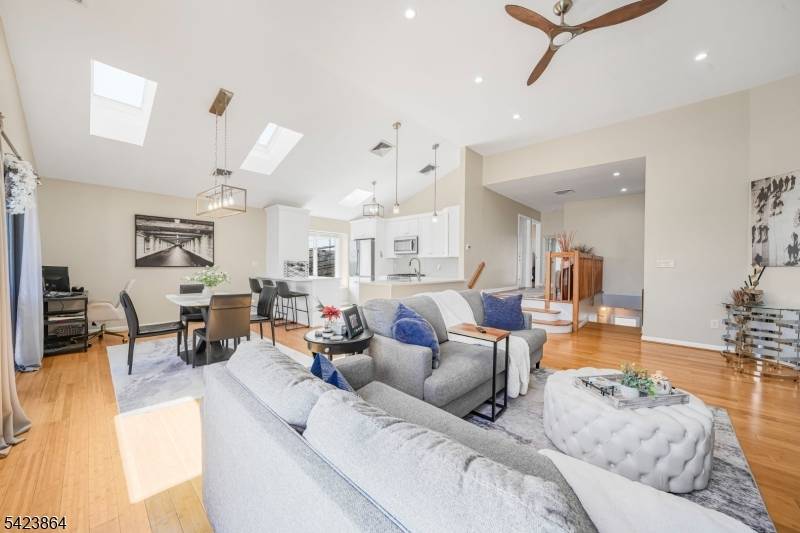 855 Valley Brook Ave #B, Lyndhurst Twp., NJ 07071